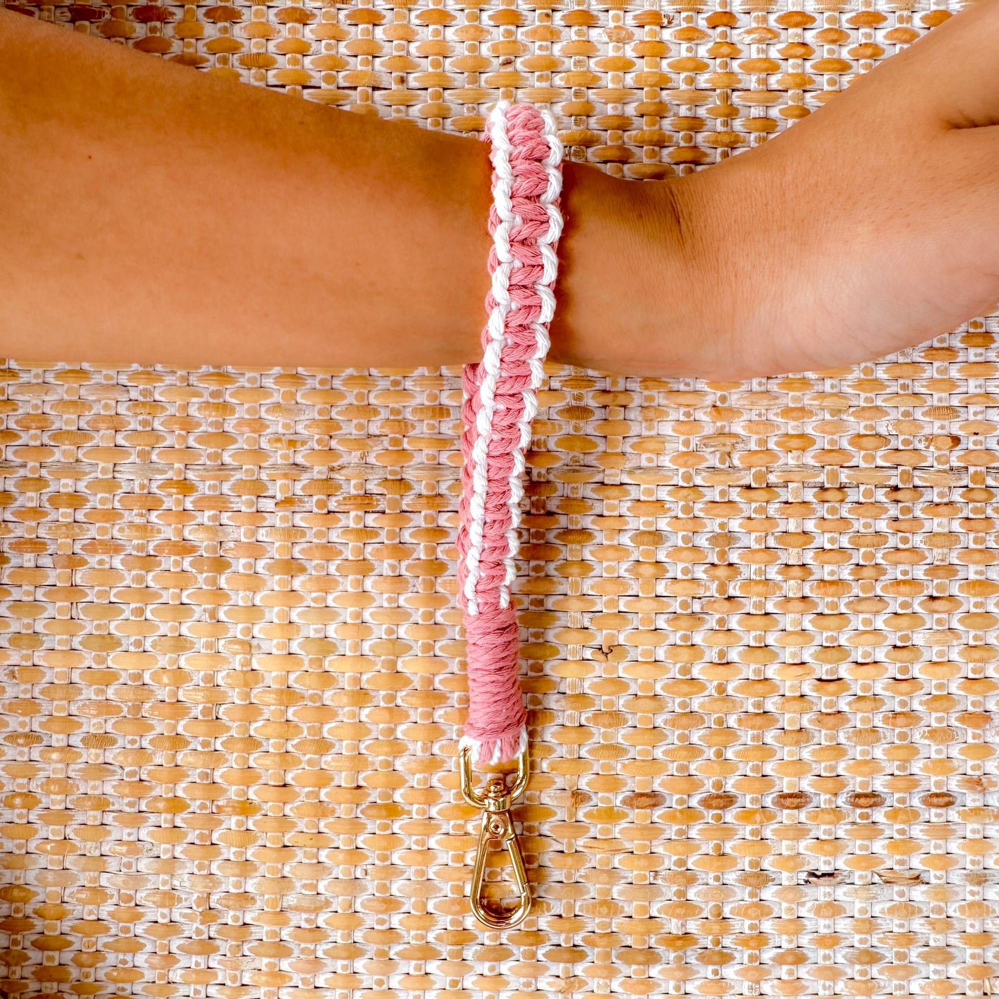 Two-toned Simple Macrame Wristlet | handmade boho-chic accessories - LooniKrafts