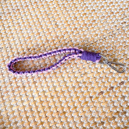 Two-toned Simple Macrame Wristlet | handmade boho-chic accessories - LooniKrafts